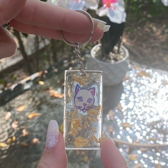 PACK OF 3 Mystery Bundle of Pop Art Resin Keychains - Picture 12 of 16